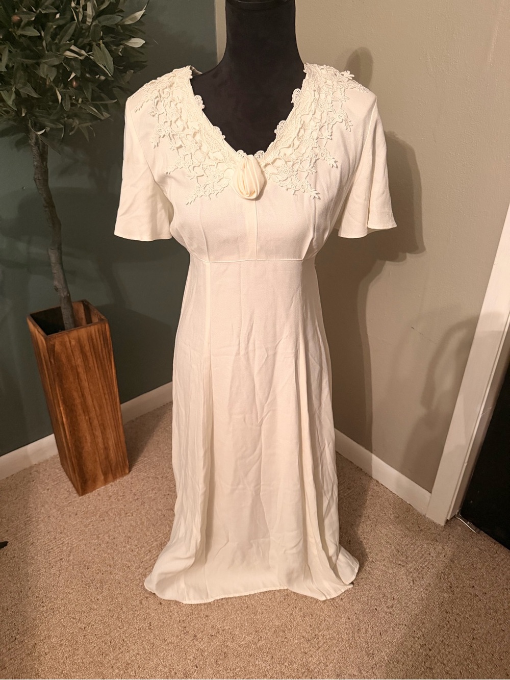 Vintage Ivory Lace-Trim V-Neck Maxi Dress